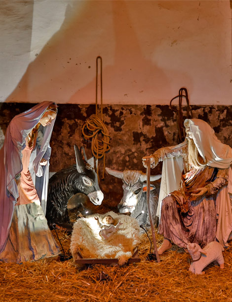 A “living” Nativity scene in Piazza delle Conserve